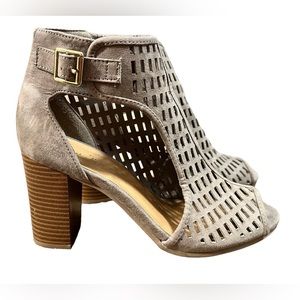 Qupid Taupe Suede CUT OUT PEEP TOE BOOTIE Women’s size 8